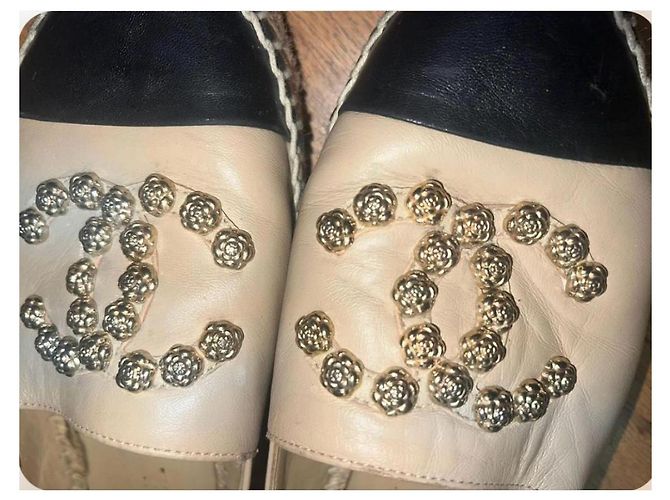 Cambon Espadrilhas Chanel de couro bege logo CC Camélia - vista 2