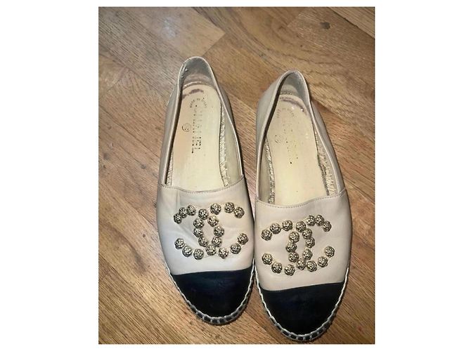 Cambon Espadrilhas Chanel de couro bege logo CC Camélia - vista 3