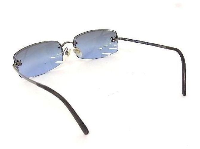Occhiali da sole Chanel CC Logo senza montatura con strass blu navy - vista 2