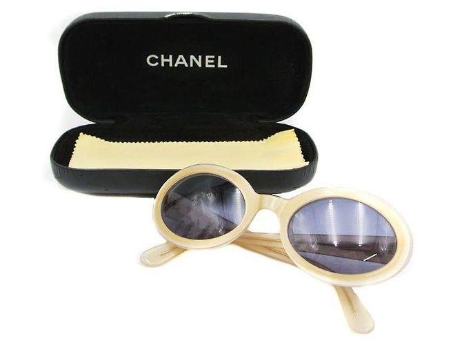 Gafas de sol Chanel Kurt Cobain Crema Oro Logo CC Dorado Crudo - vista 2