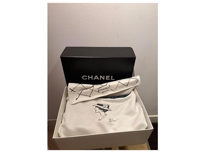 Collezione Crociera 2015 di Chanel Timeless a Dubai Blu chiaro - vista 13