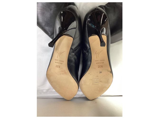 Stivali alti con zip e tacco in pelle nera di Giuseppe Zanotti Nero - vista 17