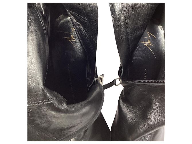 Stivali alti con zip e tacco in pelle nera di Giuseppe Zanotti Nero - vista 8