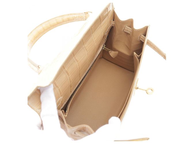Sac à main Hermès Kelly 25 en alligator beige - vue 3