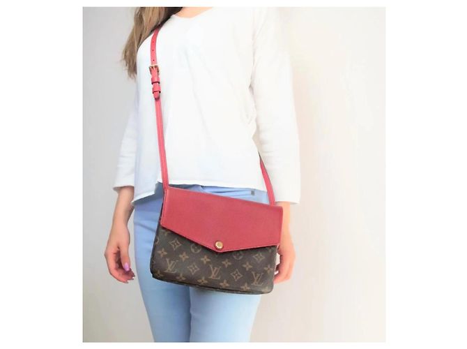 Louis Vuitton borsa a tracolla Twice marrone rossa tela Rosso - vista 2