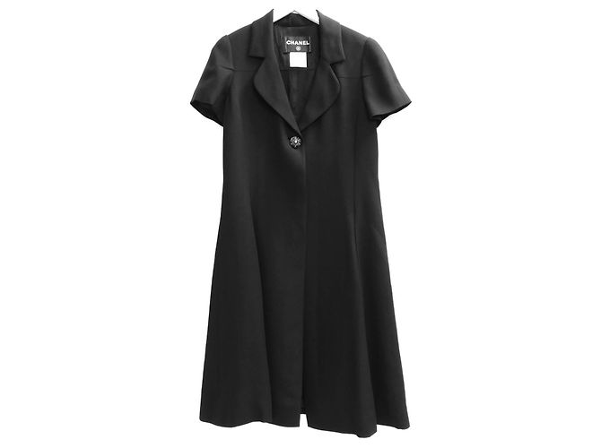 Manteau robe noir à manches courtes Chanel Resort 2010 - vue 9