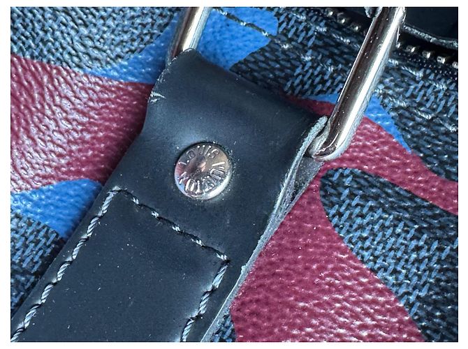 Abbesses Louis Vuitton Keepall 45 camouflage Damier Rosso Multicolore Blu scuro - vista 6