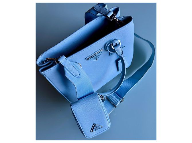 Prada Handtasche aus Leder Hellblau - Ansicht 2