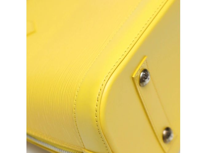Borsa Epi Alma Louis Vuitton in Citron D'oro - vista 6