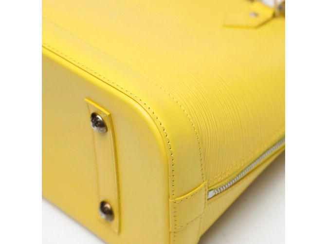 Borsa Epi Alma Louis Vuitton in Citron D'oro - vista 7