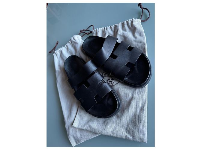 Sandali Hermès Cyprus Neri in Pelliccia Nero - vista 2