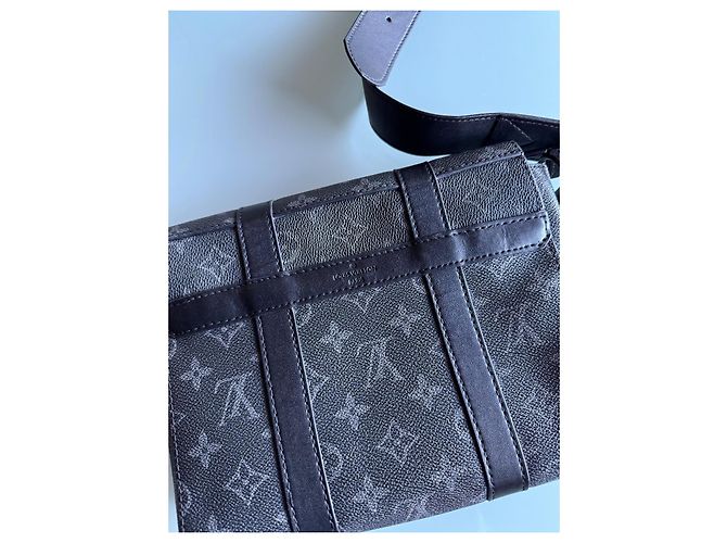 Louis Vuitton Soft Trunk Messenger Bag in pelle nera Nero - vista 10