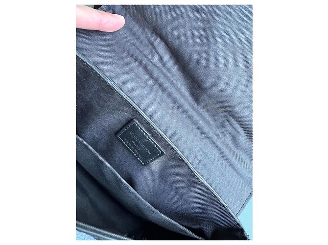 Louis Vuitton Soft Trunk Messenger Bag in pelle nera Nero - vista 3