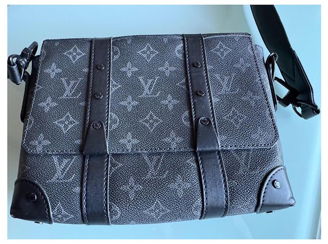 Louis Vuitton Soft Trunk Messenger Bag in pelle nera Nero - vista 4