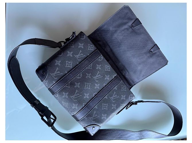Louis Vuitton Soft Trunk Messenger Bag in pelle nera Nero - vista 9