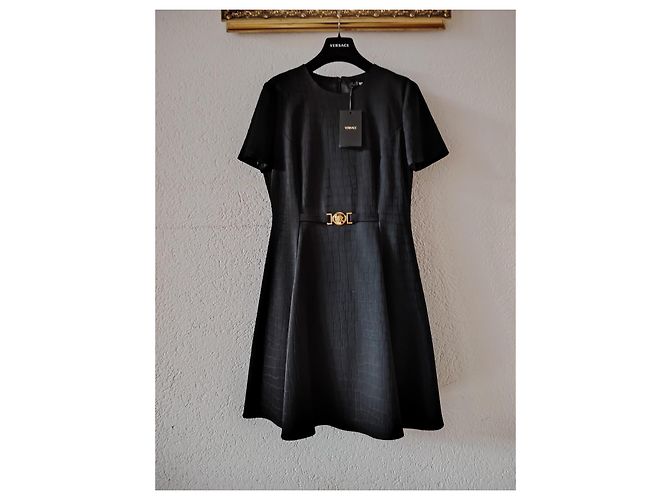 VESTIDO VERSACE DE MANGAS CORTAS MEDUSA '95. Negro - vista 2