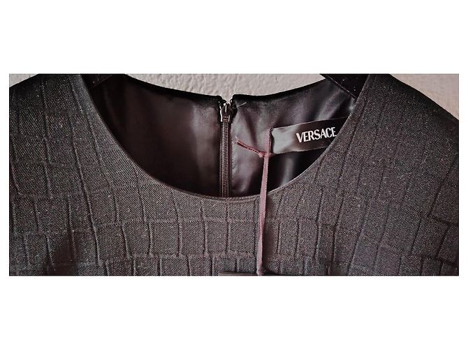 VESTIDO VERSACE DE MANGAS CORTAS MEDUSA '95. Negro - vista 5