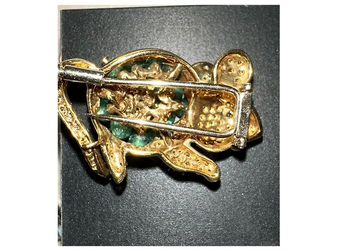 Autre Marque Spilla Topo Giovane in Oro 18K con Smeraldi e Diamanti Verde - vista 5