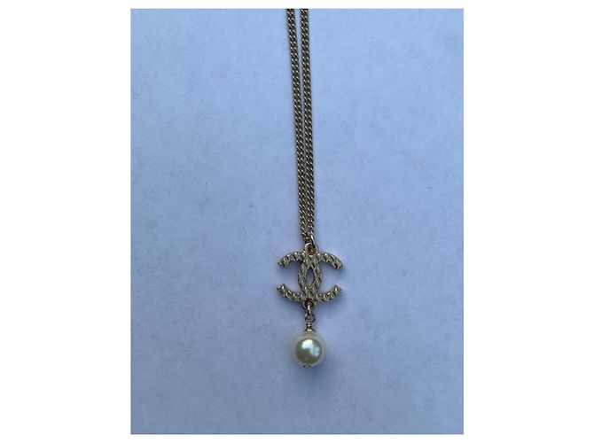 Collana Chanel in metallo dorato con pendente di perla Gold hardware - vista 2