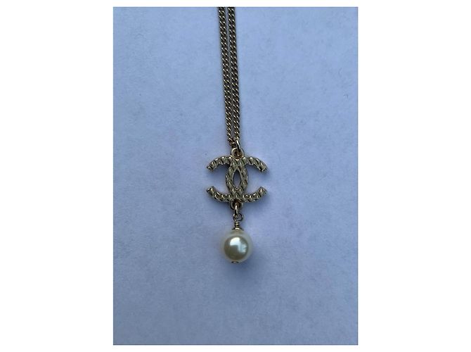 Collana Chanel in metallo dorato con pendente di perla Gold hardware - vista 3
