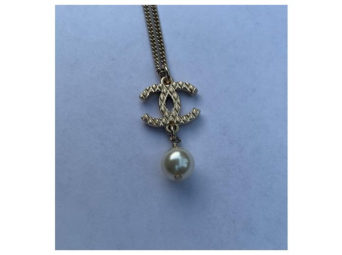 Collana Chanel in metallo dorato con pendente di perla Gold hardware - vista 5