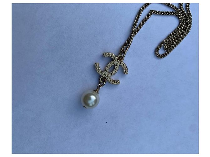 Collana Chanel in metallo dorato con pendente di perla Gold hardware - vista 8