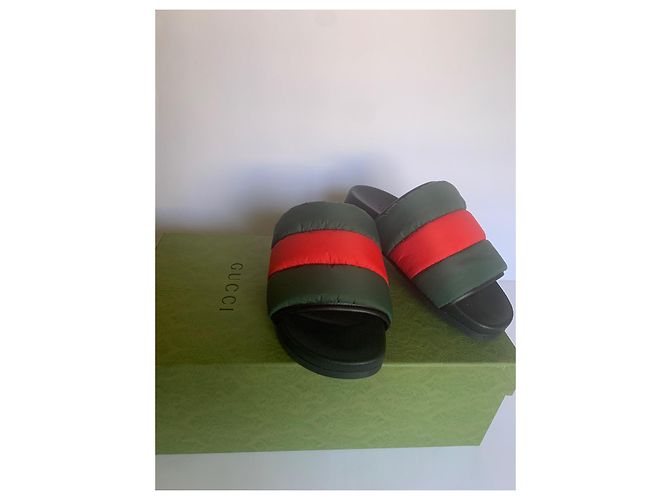 Sandali Gucci Demetra in nylon imbottito rosso e verde - vista 13
