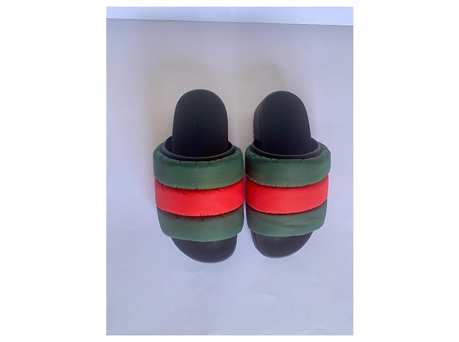 Sandali Gucci Demetra in nylon imbottito rosso e verde - vista 16