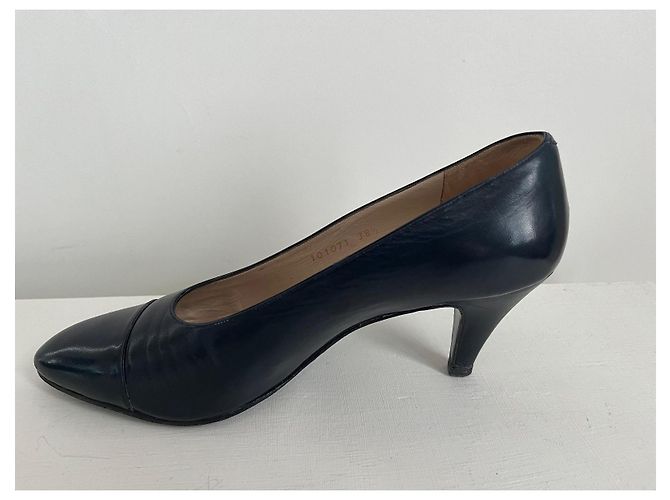 Décolleté Chanel blu navy in pelle - vista 10