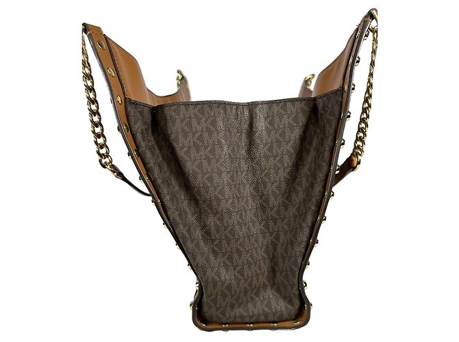 Michael Kors Newbury Medium Chain Stud Borsa a spalla Marrone Gold hardware - vista 10