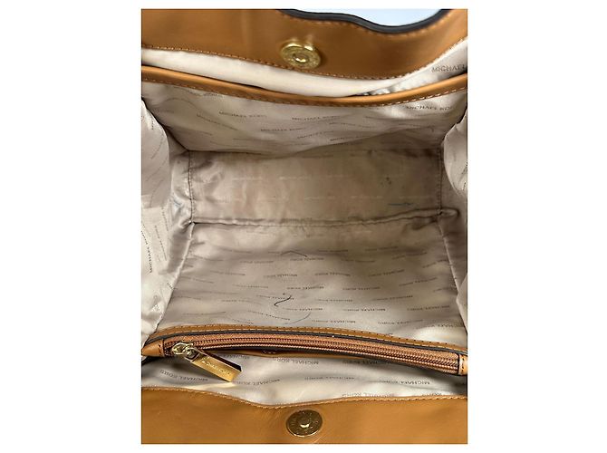Michael Kors Newbury Medium Chain Stud Borsa a spalla Marrone Gold hardware - vista 11