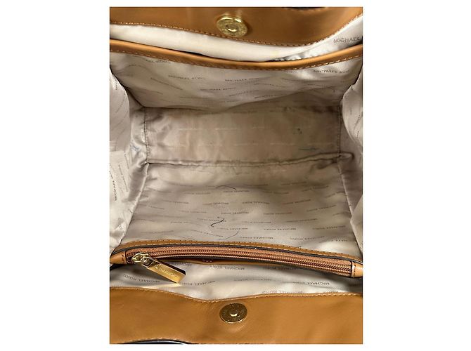 Michael Kors Newbury Medium Chain Stud Borsa a spalla Marrone Gold hardware - vista 12