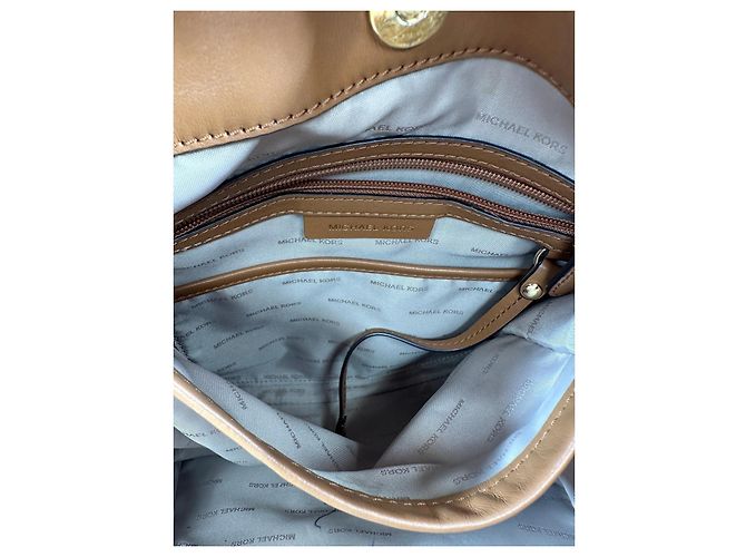 Michael Kors Newbury Medium Chain Stud Borsa a spalla Marrone Gold hardware - vista 17