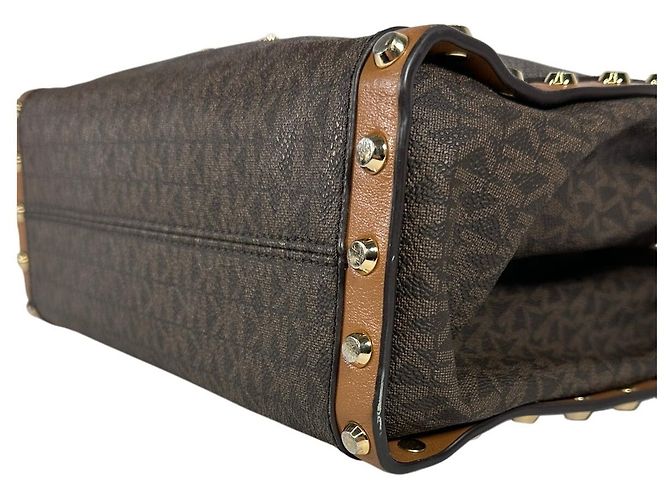 Michael Kors Newbury Medium Chain Stud Borsa a spalla Marrone Gold hardware - vista 6