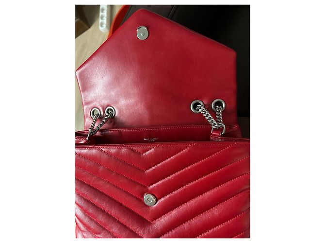 Sac à main Saint Laurent Loulou en cuir rouge taille medium - vue 11