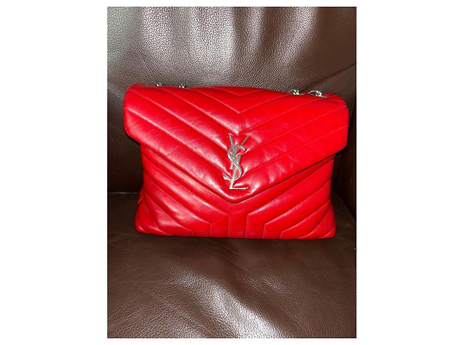Sac à main Saint Laurent Loulou en cuir rouge taille medium - vue 2