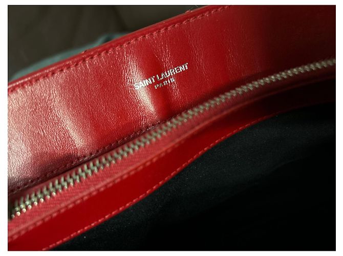 Sac à main Saint Laurent Loulou en cuir rouge taille medium - vue 9