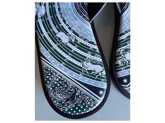 Sandali Hermès Izmir in pelliccia nera Nero - vista 2