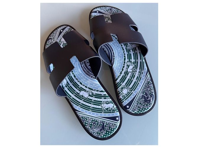 Sandali Hermès Izmir in pelliccia nera Nero - vista 3
