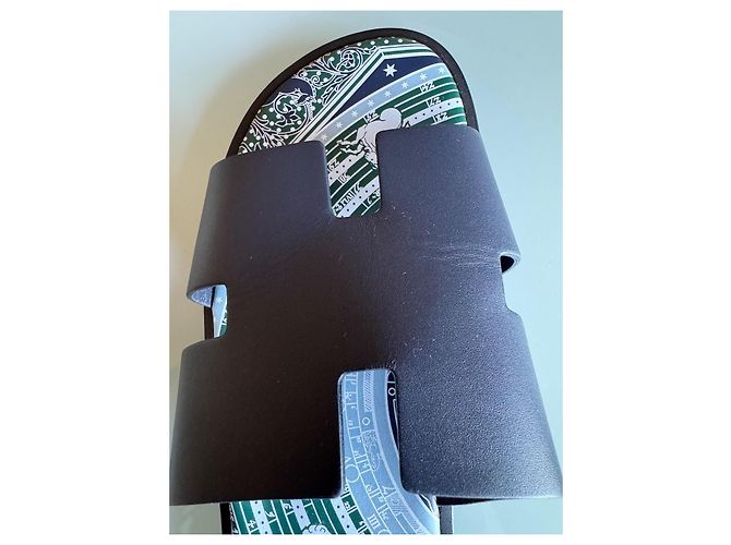 Sandali Hermès Izmir in pelliccia nera Nero - vista 9