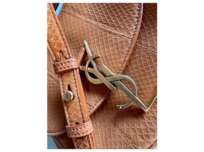 Borsa a mano Yves Saint Laurent Kaia in pelliccia marrone chiaro - vista 3
