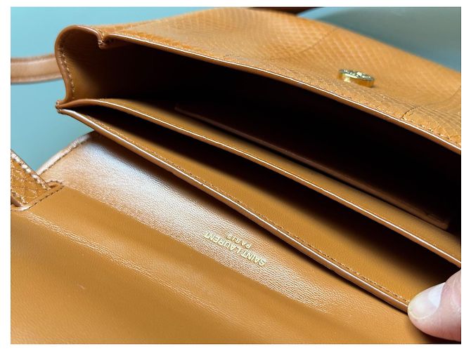 Borsa a mano Yves Saint Laurent Kaia in pelliccia marrone chiaro - vista 7