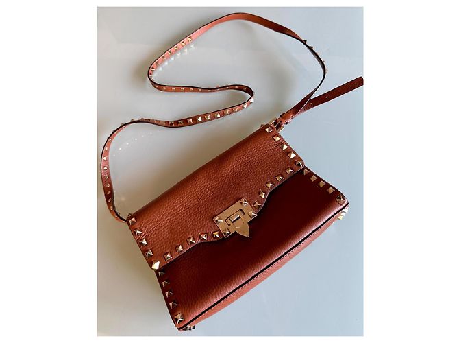 Bolso Valentino Garavani Rockstud Piel Granulada Marrón Oscuro - vista 2
