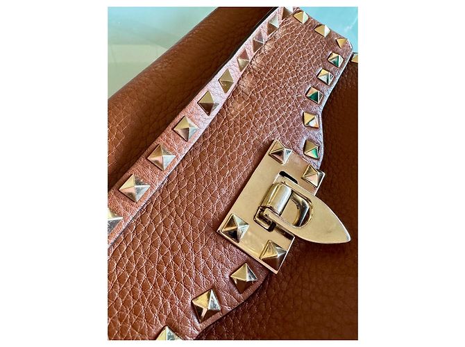 Bolso Valentino Garavani Rockstud Piel Granulada Marrón Oscuro - vista 5