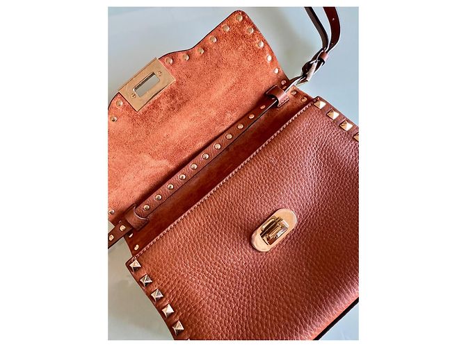 Bolso Valentino Garavani Rockstud Piel Granulada Marrón Oscuro - vista 7