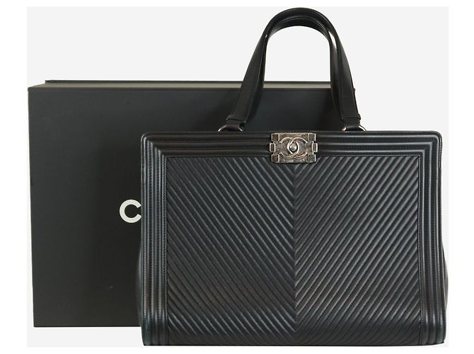 Chanel Schwarze Boy Tote Bag aus Lammleder mit Chevron-Steppung 2014 - Ansicht 9