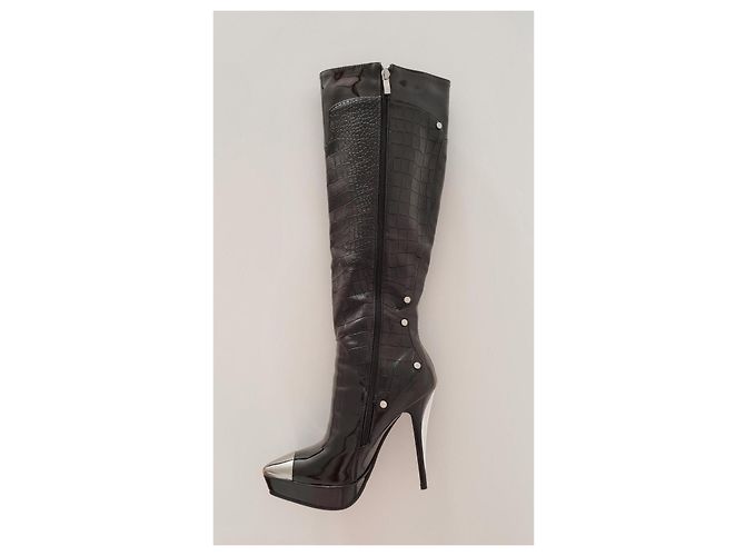 Autre Marque Schwarze kniehohe Stiefel aus Kunstleder mit Absatz - Ansicht 15