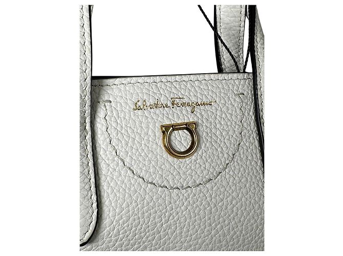 Borsa a tracolla mini in pelle Gancini bianca di Salvatore Ferragamo Bianco - vista 12