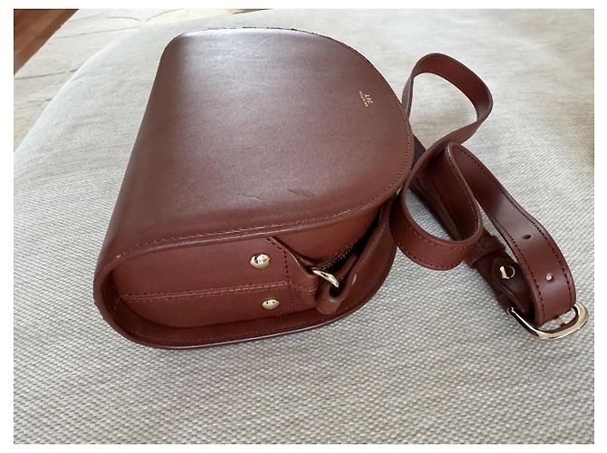 Bolsa meia-lua Apc de couro cor avelã - vista 8