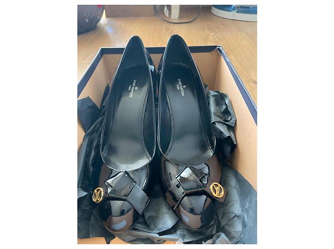 Décolleté Louis Vuitton in vernice nera Nero - vista 2
